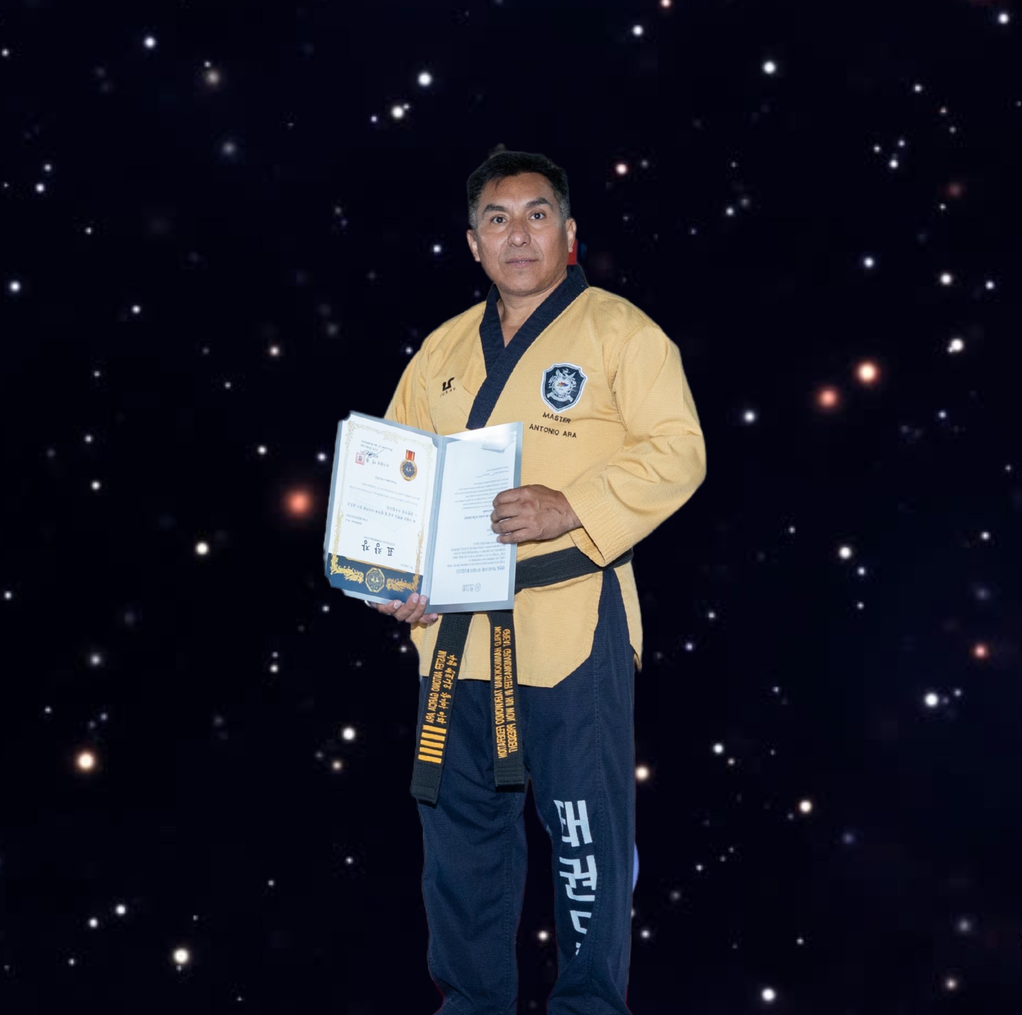Master Ara demonstrating Taekwondo technique